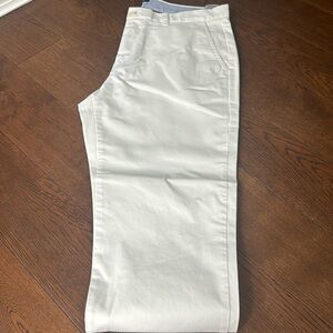Tommy Hilfiger. Men’s, white pants.